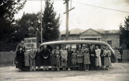 Day Trippers to the Blue Mountains from Sydney c1950's